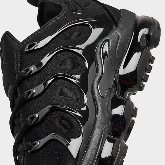NIKE AIR VAPORMAX PLUS RUNNING SHOES - Picture 3 of 11